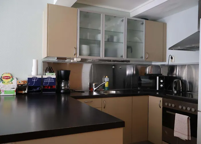 Dinbnb Apartments I Charming 3-Bedroom In The Heart Of The City